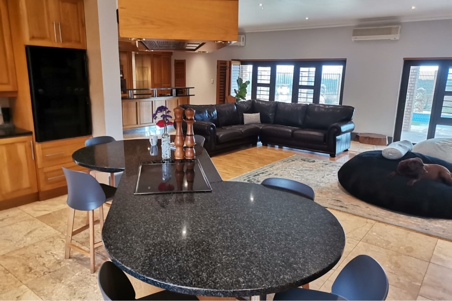 5 Bedroom Property for Sale in Bluewater Bay Eastern Cape